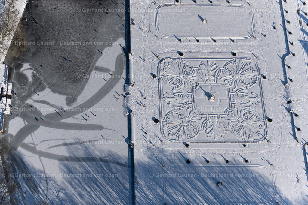 4043919 | Fußgänger auf dem zugefrorenen See im Schloßpark Nordkirchen