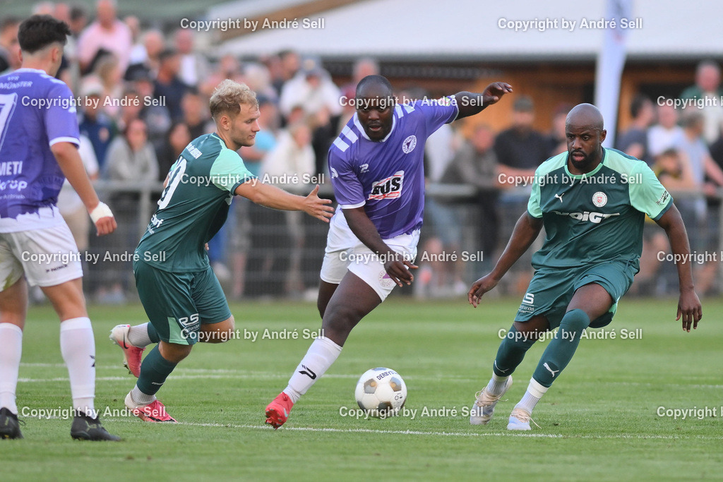 PSV Neumünster vs VfR Neumünster | Youri von der Mehden (PSV #10) &amp; Grady Zinkondo (PSV #30) vs Visar Mehmeti (VfR #7) &amp; Moshood Adesanya (VfR #99) / Fußball-Oberliga Männer 2026/2027 / PSV Neumünster vs VfR Neumünster / PSV Stadion Platz A / Neumünster / 31.07.26 - Realisiert mit Pictrs.com