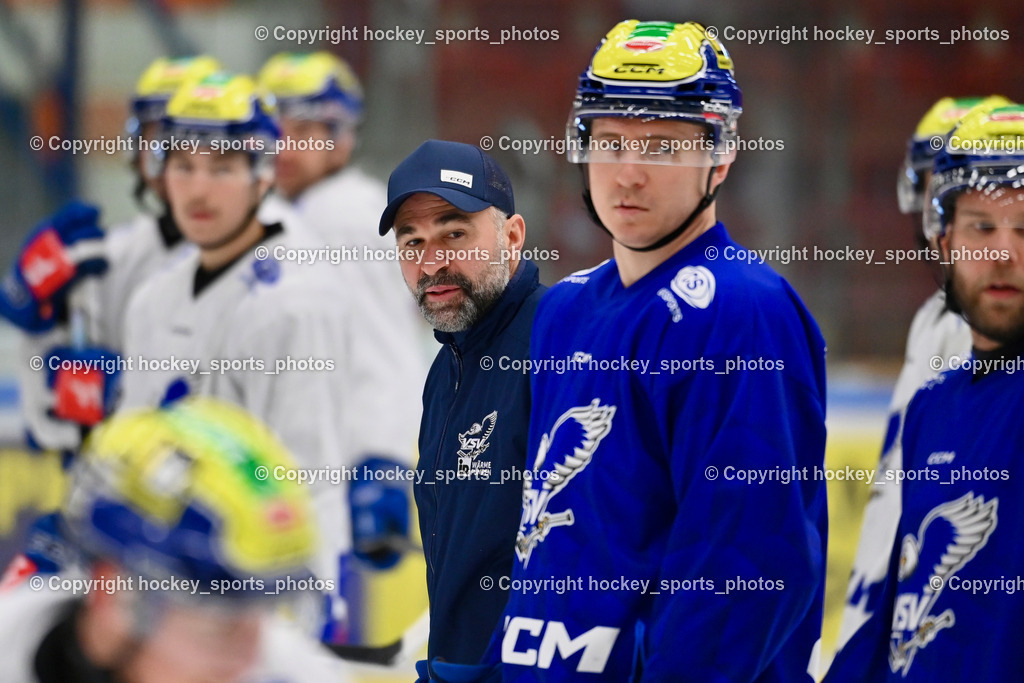 Eistrainig EC VSV mit Headcoach Pierre Allard | Eistrainig EC VSV mit Headcoach Pierre Allard, 1. Eistrainig EC VSV mit Headcoach Pierre Allard am 02.12.2025 in Villach (Stadthalle Villach), Austria, (Photo by Bernd Stefan)