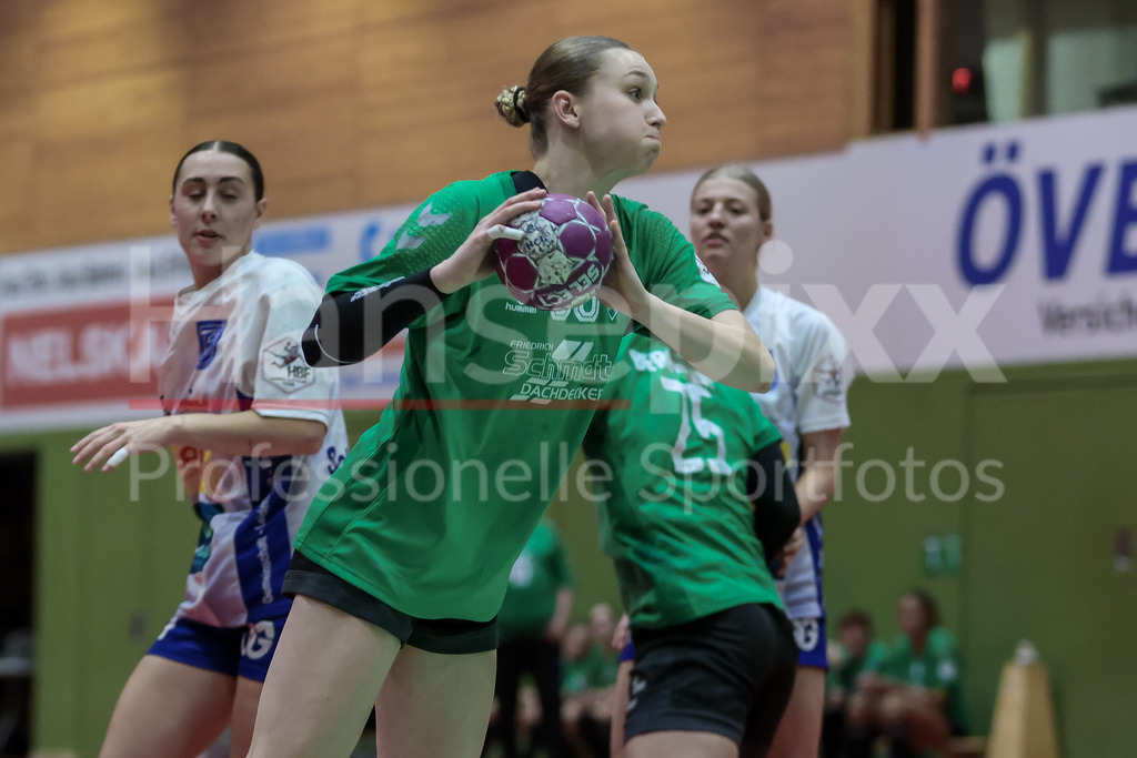 Handball, 2. Bundesliga Frauen, SV Werder Bremen - TSG 1846 Mainz-Bretzenheim | v.li.: Luise Albert (SV Werder Bremen, 66) am Ball, Spielszene, Aktion, Action