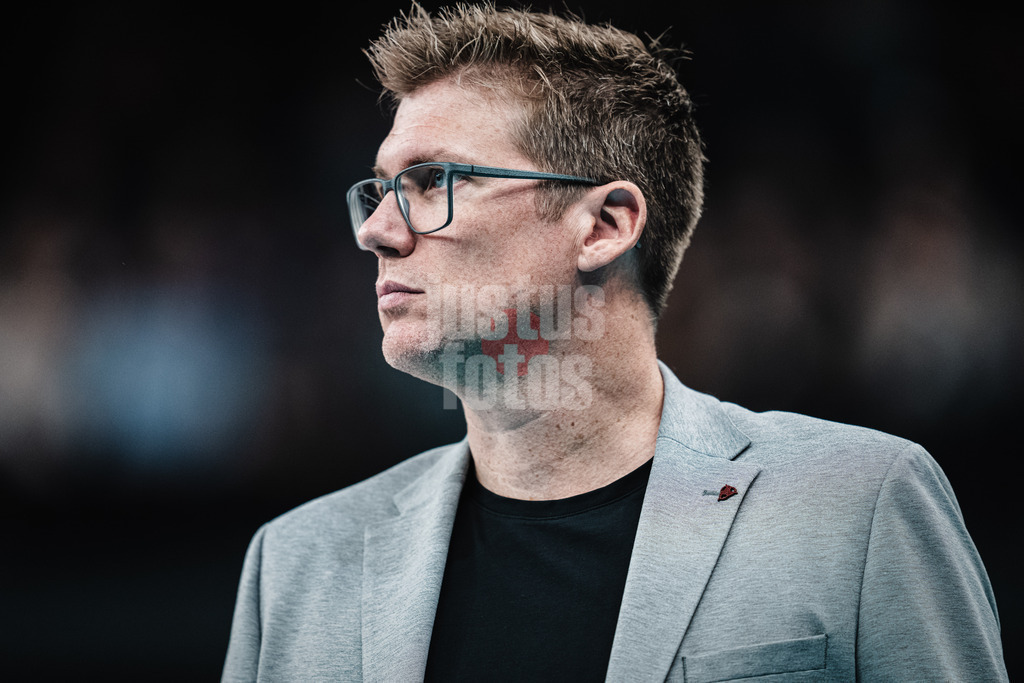 Volleyball | Herren | Saison 2023/2024 | Volleyball-Bundesliga | SVG Lüneburg vs. Energiequelle Netzhoppers KW | 27.10.2023 | Trainer Stefan Hübner (SVG Lüneburg) Portrait