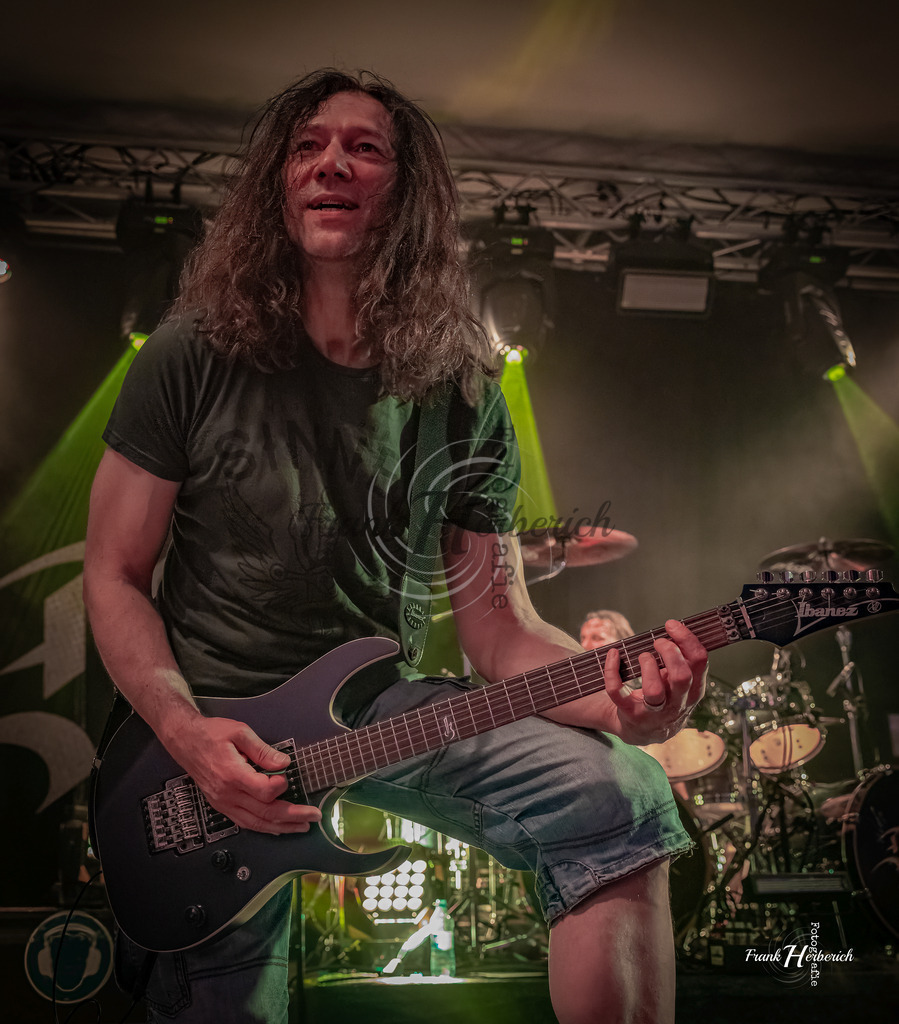 Justice Daudenwinden | Frank Herberich Fotografie, Frank Herberich, Fotografie, Hochzeit, Portrait, St. Peter Ording, Ording, Westerhever, Nordsee, Frank Fotografie, Hardheim,  Odenwald,Walldürn, Band,Eventfotografie - Realisiert mit Pictrs.com