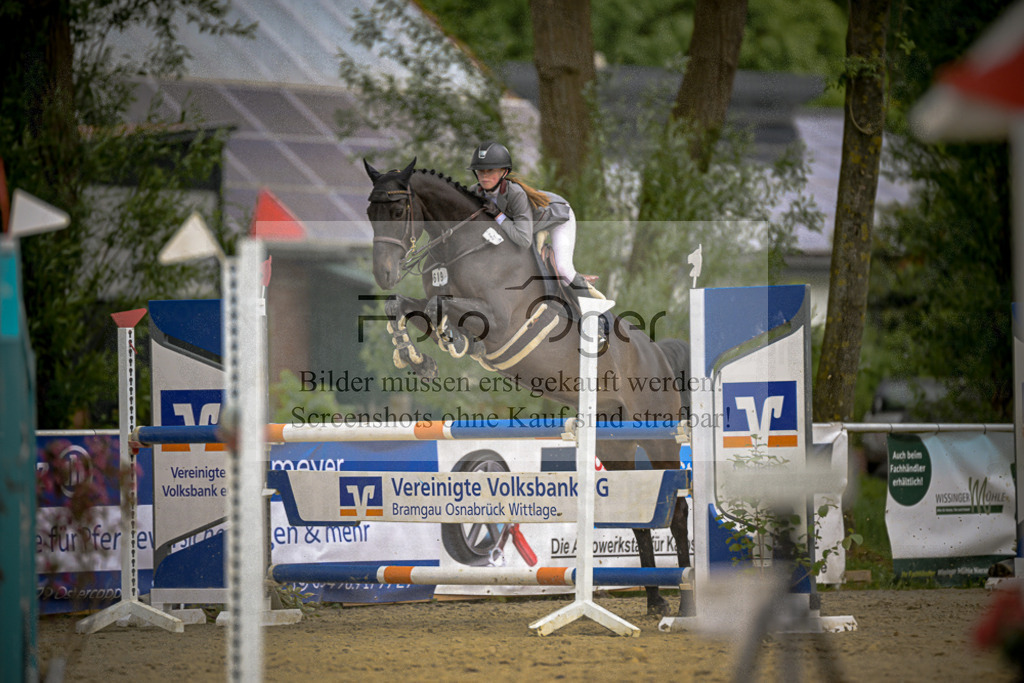 20240505-DOS_9204 | Entdecke hochwertige Reitturnierfotos von Foto Oger. Professionell, emotional und authentisch – jetzt Lieblingsmomente im Shop bestellen. - Realisiert mit Pictrs.com