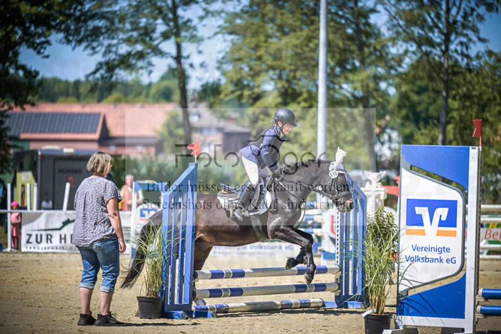 DOS_9218 | Entdecke hochwertige Reitturnierfotos von Foto Oger. Professionell, emotional und authentisch – jetzt Lieblingsmomente im Shop bestellen.Deutschlandweite Turnierfotografie. - Realisiert mit Pictrs.com