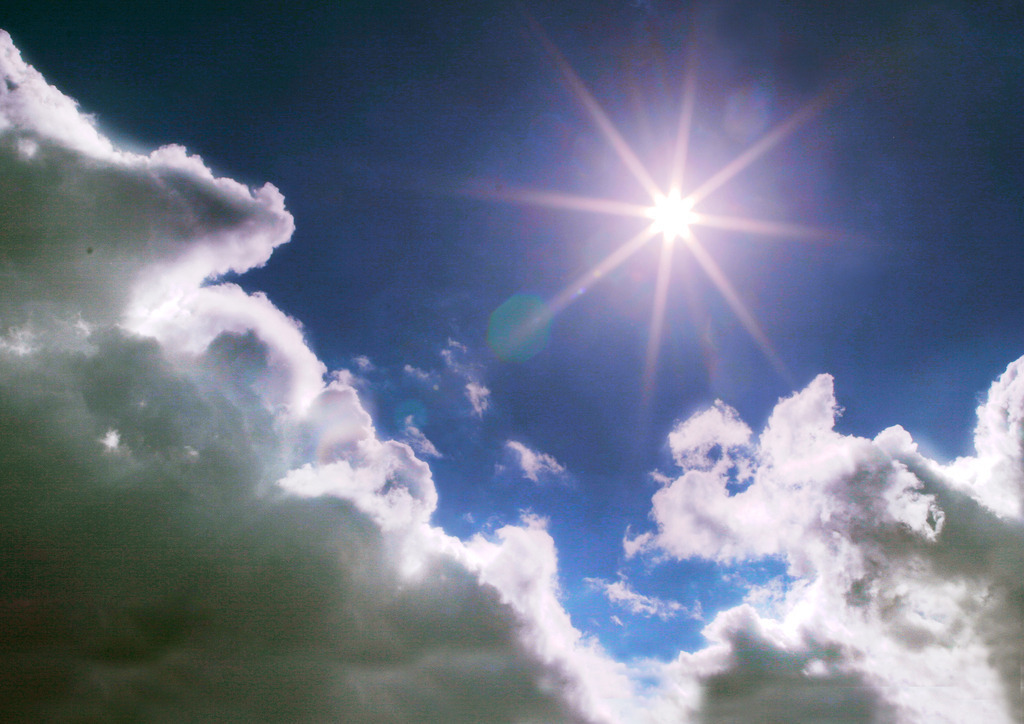 Wolkenstern_04 | Himmelsbild mit Sonne
Scan vom analogen 4,5x6 cm Diapositive