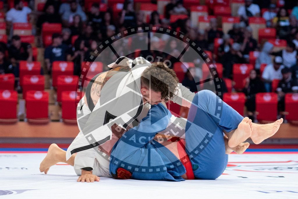 20231108PBB1609 | Fighters compete during the AJP World Professional Championship in the Mubadala Arena in Abu Dhabi, Arab United Emirates, on November 8, 2023.