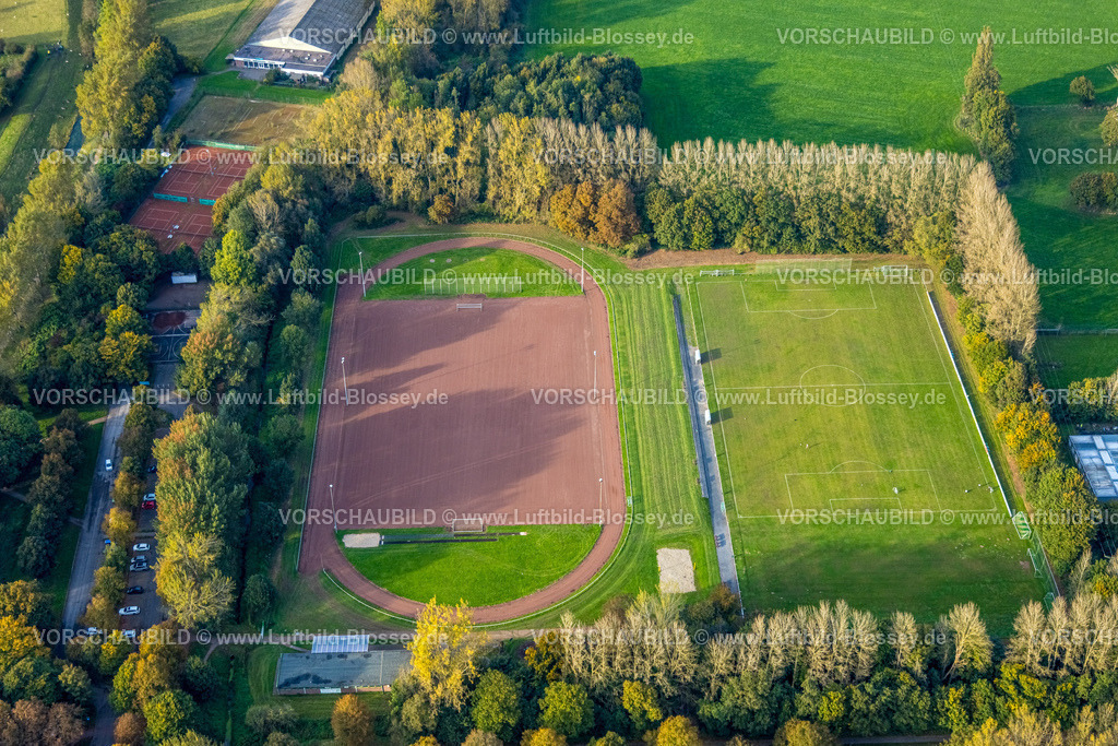Kalkar241014259 | Luftbild, Fußballstadion SuS Kalkar mit Nebensportplatz, Tennisplätze und Tennishalle, umgeben von herbstlichen Bäumen, Kalkar, Niederrhein, Nordrhein-Westfalen, Deutschland