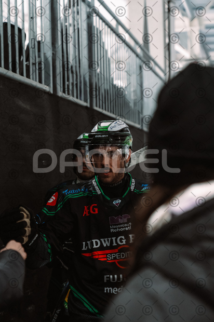 Alligators_vs_Peiting_25_11_2025-50 | Höchstadt Alligators Fotogalerie: Eishockey-Action aus Franken. Professionelle Spielfotos, Portraits & Stadionbilder zum Download. Jetzt entdecken! - Realisiert mit Pictrs.com