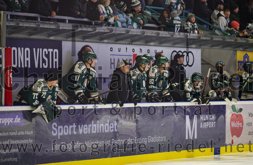2025-12-14_031_TSV_Erding_gegen_ECDC_Memmingen_Indians | Erding, Deutschland, 14.12.2025:Eishockey, Oberliga Süd 2025 / 2026, 26. Spieltag, TSV Erding gegen ECDC Memmingen Indians, Endergebnis: 1:2Foto: Christian Riedel / fotografie-riedel.net