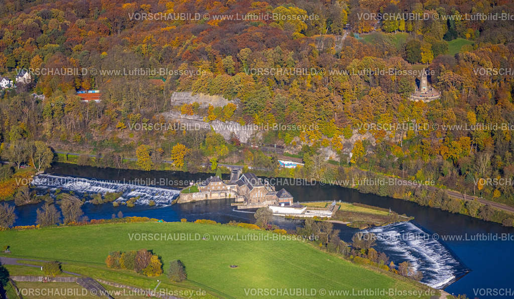 Witten231100860 | Luftbild, Naherholungsgebiet Hohenstein, Wasserwerk Hohenstein am Fluss Ruhr im Ruhrtal und das Bergerdenkmal im herbstlichen Wald mit Laubbäumen in leuchtenden Herbstfarben, Witten, Ruhrgebiet, Nordrhein-Westfalen, Deutschland