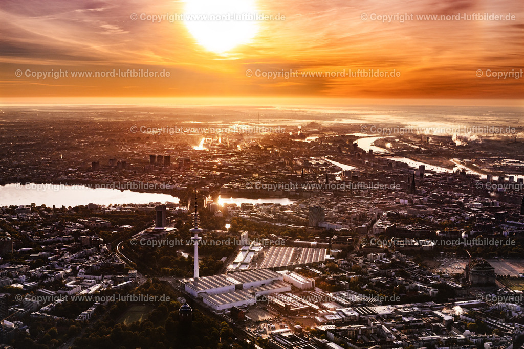 Hamburg_Mitte_Sonnenaufgang_ELS_0919181023 | HAMBURG 18.10.2023 Stadtzentrum im Innenstadtbereich am Ufer der Alster,im Sonnenaufgang, in Hamburg, Deutschland. // City center in the inner city area on the banks of the Alster, at sunrise, in Hamburg, Germany. Foto: Martin Elsen