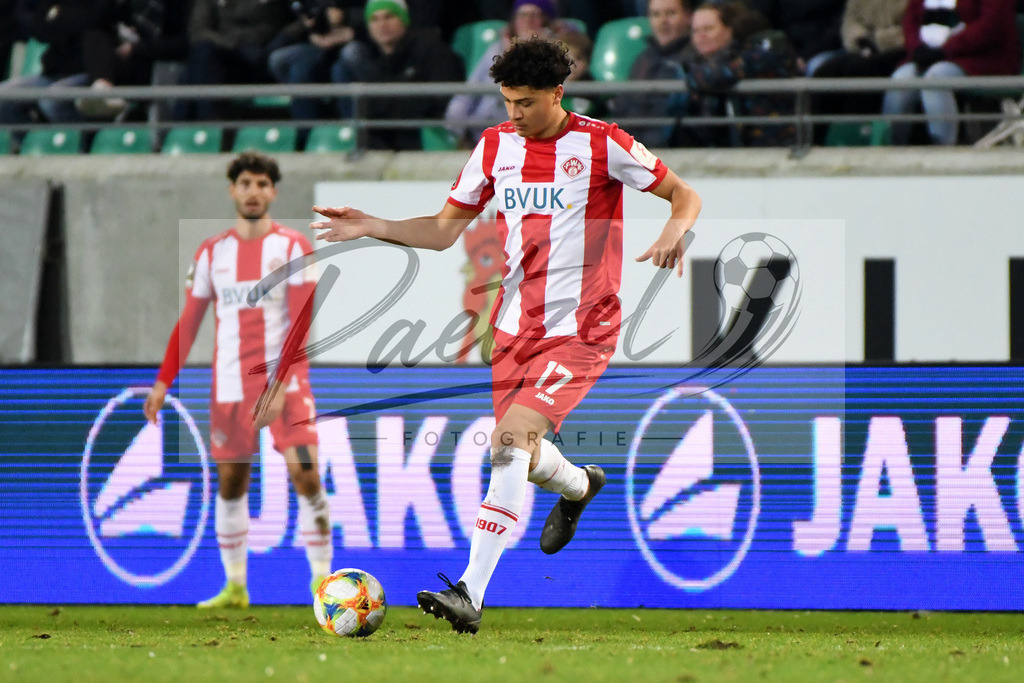 20200214_SCPFWK_0062 | Fussball, Herren: Jonas David (FC Wuerzburger Kickers) in Aktion, am Ball, Einzelaktion waehrend des Spiels der 3. Liga zwischen SC Preussen Muenster und FC Wuerzburger Kickers im Preussenstadion am 14.02.2020 in Muenster, Deutschland.DFB / DFL REGULATIONS PROHIBIT ANY USE OF PHOTOGRAPHS AS IMAGE SEQUENCES AND/OR QUASI-VIDEO. - Realisiert mit Pictrs.com
