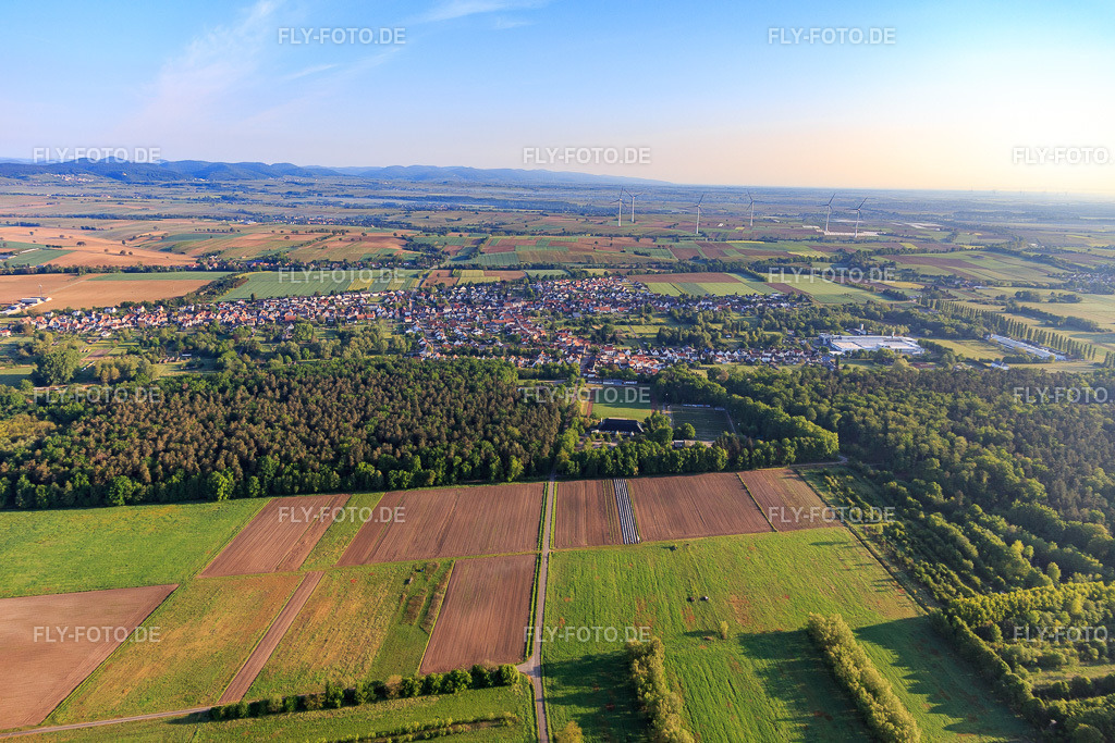 Ortsansicht aus Süden | Luftbild: Ortsansicht aus Süden im Ortsteil Schaidt in Wörth im Bundesland Rheinland-Pfalz in Deutschland. Foto: IMG_120658.jpg vom 03.05.2020 durch Werner Riehm/FLY-FOTO.de - Realisiert mit Pictrs.com