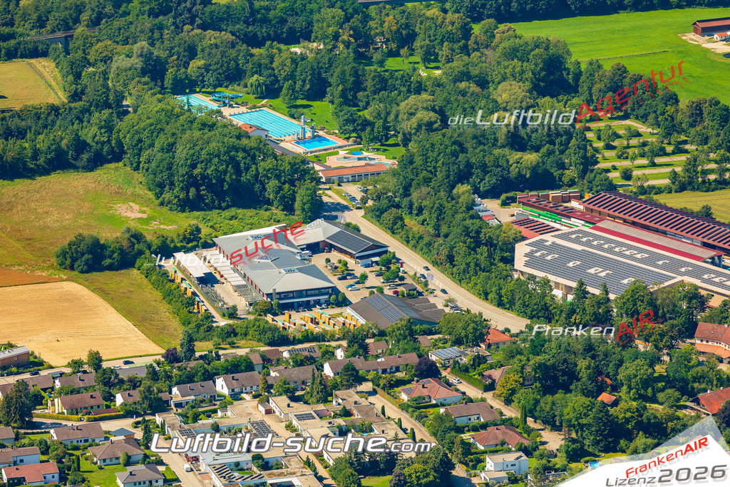 Luftaufnahme der Stadt Vilsbiburg - Die Luftaufnahme wurde 2025 vom UL-Flugzeug heraus erstellt ( keine Drohne ) - Hochauflösende Luftaufnahme - für professionelle Ausdrucke geeignet. Die Geschenkidee !Mit Lizenz und Bildrechte bestellbar