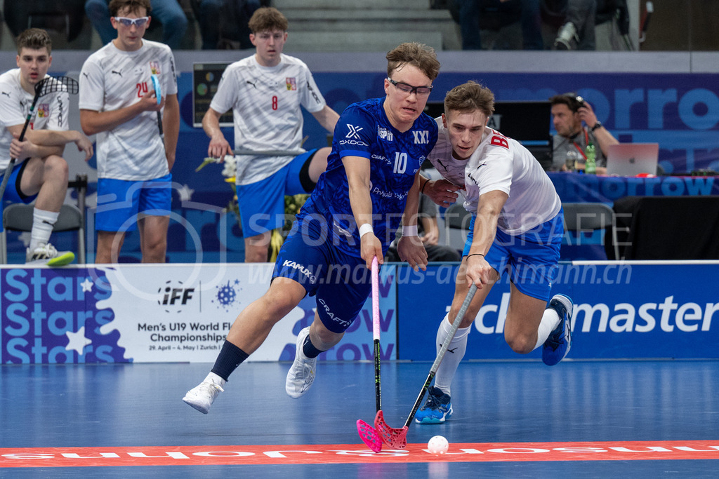 2025 Men's U19 WFC - Finland v Czechia | Markus Maronen (#10, Finland) and Filip Bergman (#9, Czechia) during 2025 Men's U19 WFC, Switzerland: 04.05.2025, Zürich, Swiss Life Arena.Event page: <a href="https://www.u19wfc2025.ch/">www.u19wfc2025.ch</a>Credit: Markus Aeschimann, <a href="https://markus-aeschimann.ch">markus-aeschimann.ch</a>Instagram: <a href="https://instagram.com/sportfotografie.aeschimann">@sportfotografie.aeschimann</a> - Realisiert mit Pictrs.com