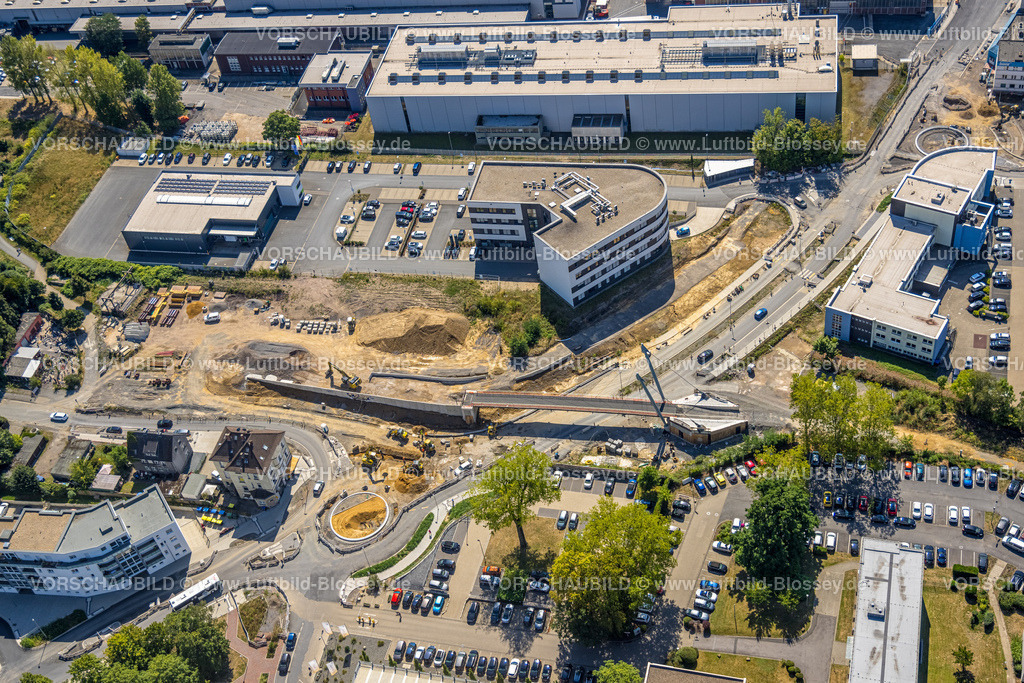 Witten220808737 | Luftbild, Baustelle und Sanierung der Pferdebachstraße mit Neubau der RadwegBrücke Rheinischer Esel, Ärztehaus Pferdebachstraße, Witten, Ruhrgebiet, Nordrhein-Westfalen, Deutschland