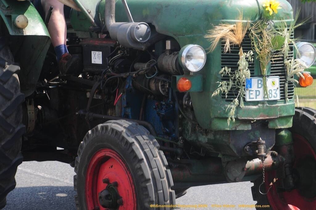 Geißmannsdorf-2026-Festumzug-160 | Festumzug in Geißmannsdorf bei Bischofswerda im Juni 2026. Fotografische Eindrücke und Momentaufnahmen vom Festumzug anläßlich des 800-jährigen Bestehens von Geißmannsdorf - mit Teilnehmern und Gästen, Strohpuppen und geschmückten Vorgärten und Grundstücken - Realisiert mit Pictrs.com