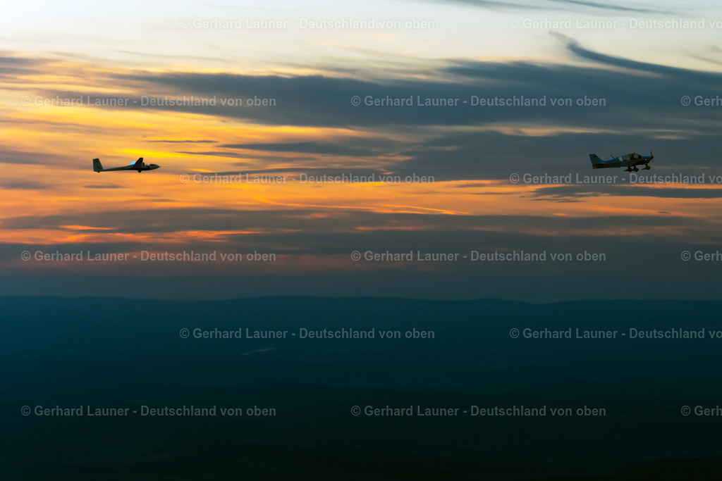 4042568 | Abendlicher Segelflugschlepp über Würzburg