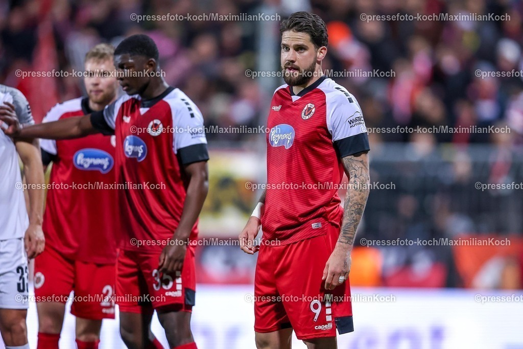Koe12032501064 | 12.03.2025, Fußball, FC Viktoria Köln – Rot-Weiss Essen, 3.Liga, Sportpark Höhenberg, Saison 2024 2025: Lex-Tyger Lobinger (Viktoria Köln #9)DFB regulations prohibit any use of photographs as image sequences and or quasi-video.