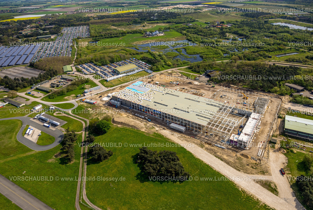 Weeze240402723FlughafenNiederrhein | Luftbild, Baustelle mit Neubau am Limburger Tor, Rheinmetall Fabrik zur Fertigung von Flugzeugteilen, am Flughafen Weeze, Baal, Weeze, Niederrhein, Nordrhein-Westfalen, Deutschland