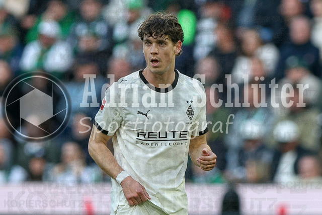 19.04.2026, GER, Fussball, Herren, 1. BL, Saison 2025/2026, Borussia Mönchengladbach - 1. FSV Mainz 05 | Philipp Sander (Borussia Mönchengladbach) schaut 