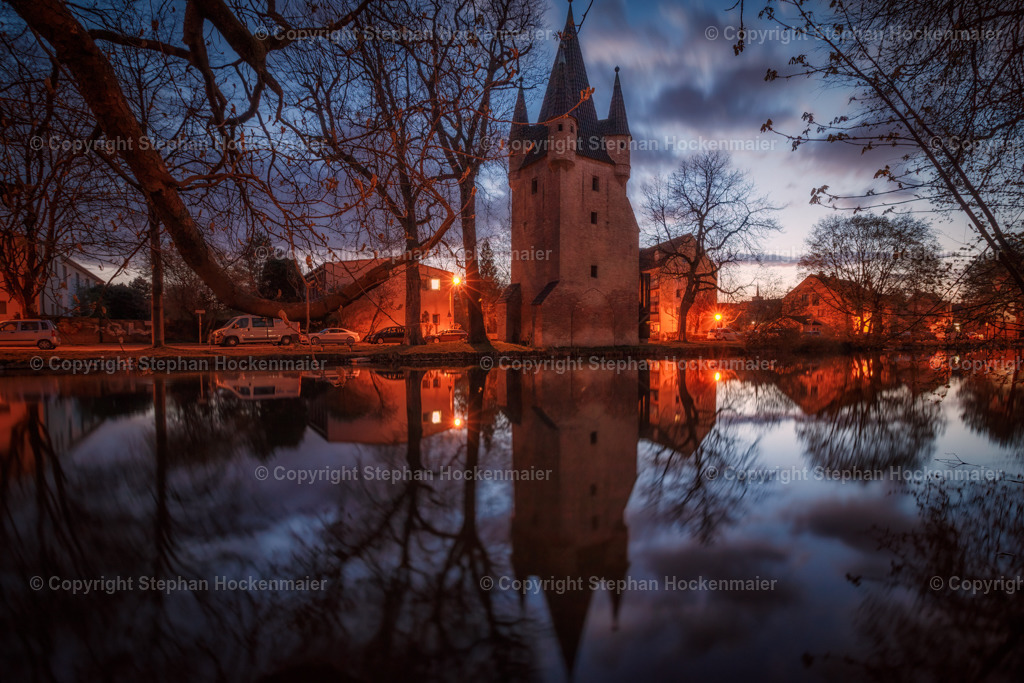 Fünffingerlesturm zur Baluen Stunde | Fünfgratturm oder Fünffingerlesturm zur Blauen Stunde in Augsburg - Realisiert mit Pictrs.com