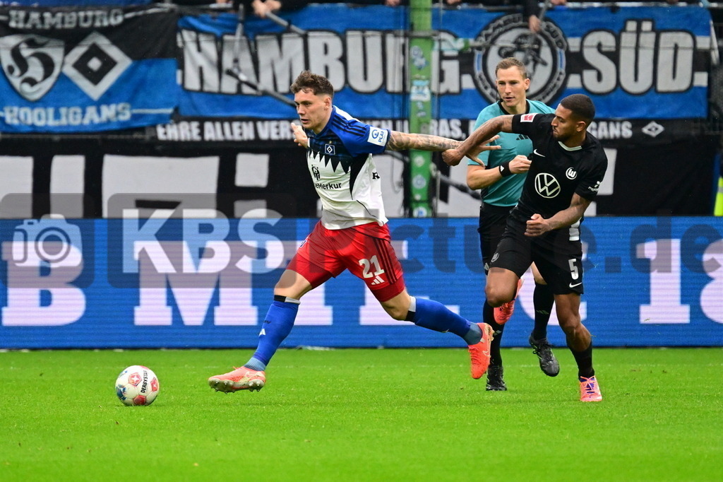 KBS Picture_HSV-Wolfsburg_038 | v.l. Remberg Nicolai (HSV) , de Souza Costa Viniciius (VfL Wolfsburg) ,Sportplatz :  Volksparkstadion, - Realisiert mit Pictrs.com
