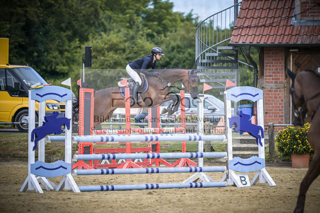 DOS_5696 | Entdecke hochwertige Reitturnierfotos von Foto Oger. Professionell, emotional und authentisch – jetzt Lieblingsmomente im Shop bestellen.Deutschlandweite Turnierfotografie. - Realisiert mit Pictrs.com