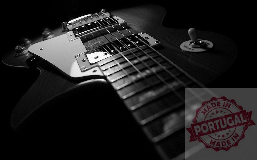 Electric guitar strings and pickups on dark background | Close-up black and white photo of an electric guitar showing details of strings, pickups and toggle switch - Realized with Pictrs.com