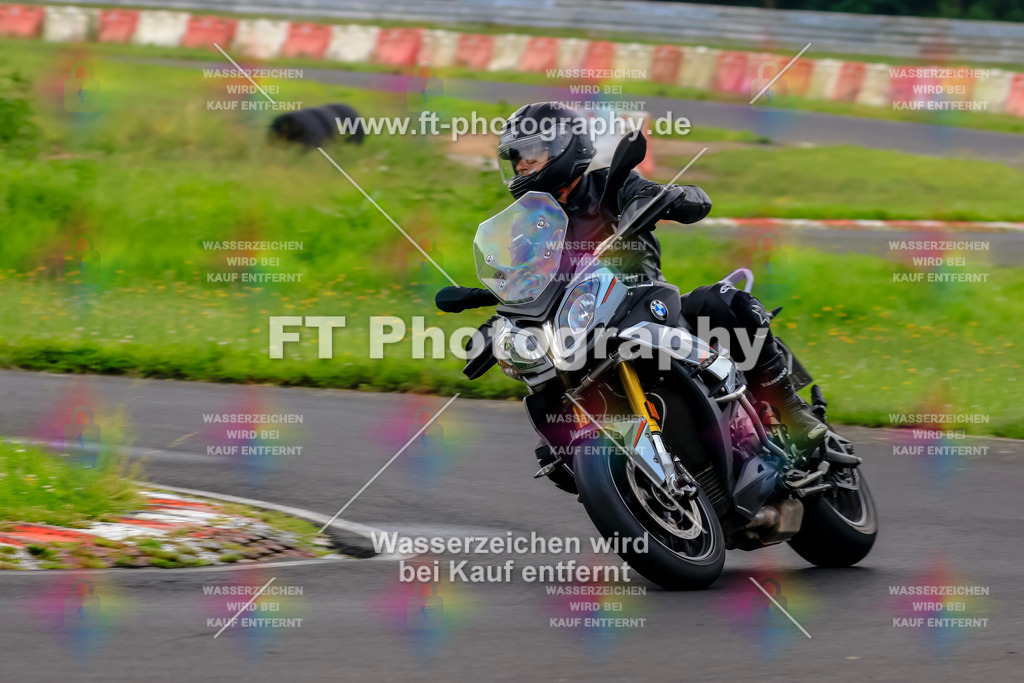 VBK-6508 | Hier findet Ihr Bilder von Touristenfahrten auf der Nürburgring Nordschleife oder von anderen Veranstaltungen die ich besucht habe. Viel Spass beim Durch Schauen 
