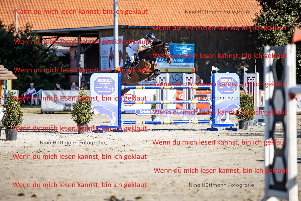 BK1A8191 | Turnierbilder Turnierfotos Nina Hüffmann Turnierfotografie Pferdefotografie Tierzeichnung Haustierzeichnung Pferdezeichnung Hundezeichnung Videograf  - Realisiert mit Pictrs.com
