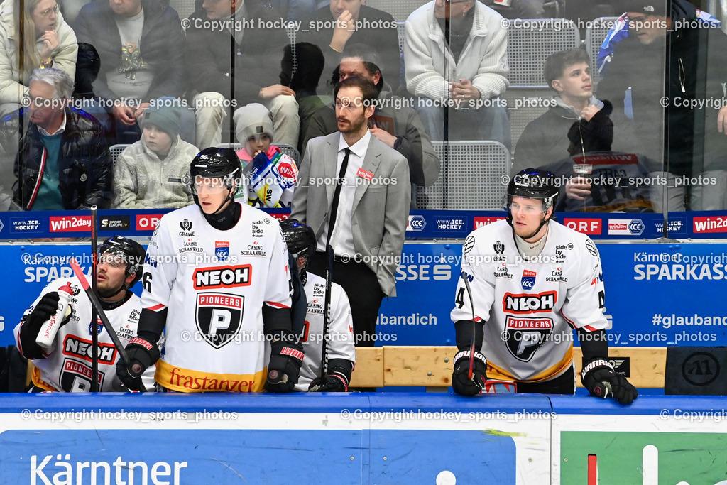 EC IDM Wärmepumpen VSV vs. Pioneers Vorarlberg | #56 Michael Kernberger Pioneers Vorarlberg, #44 Julius Reini Pioneers Vorarlberg, Spielerbank Pioneers Vorarlberg, Assistentcoach Pioneers Vorarlberg Steven Birnstill, EC IDM Wärmepumpen VSV vs. Pioneers Vorarlberg, EC IDM Wärmepumpen VSV vs. Pioneers Vorarlberg am 22.02.2026 in Villach (Stadthalle Villach), Austria, (Photo by Bernd Stefan)