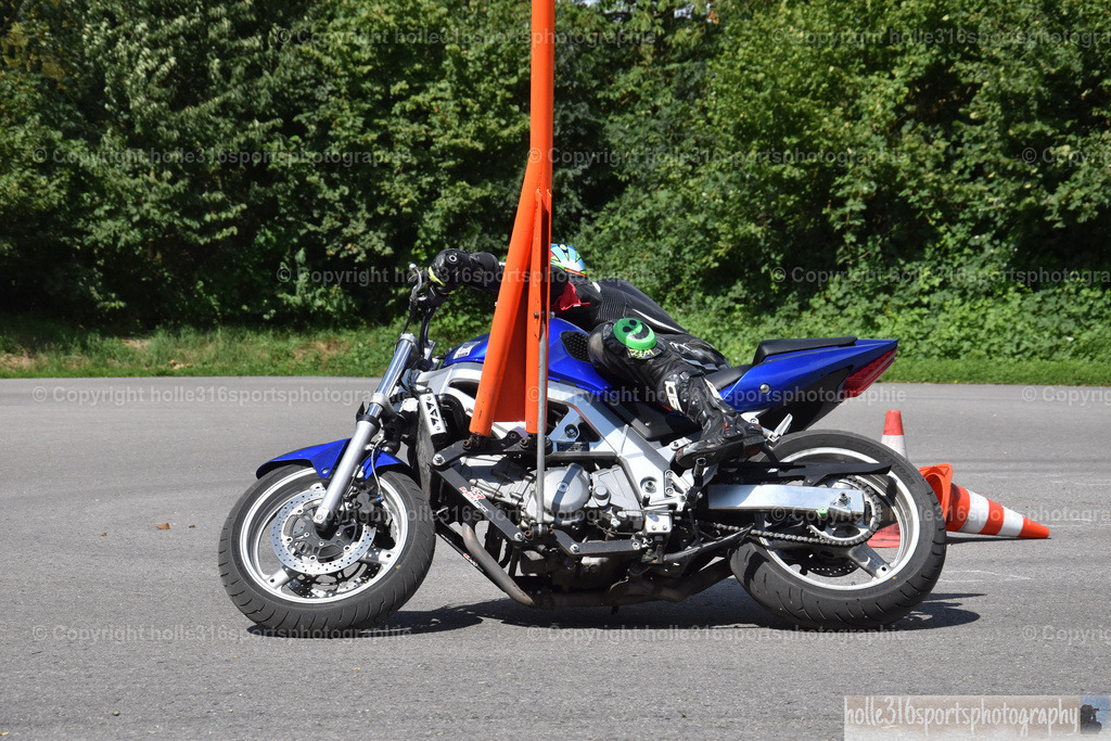 DSC_0545 | Sportfotografie , Motorsport, Motoross, Reitsport, Mointainbike, Enduro,
Landschaft , Outdoor, Eventfotografie, Landschaft, Bilder online bestellen - Realisiert mit Pictrs.com