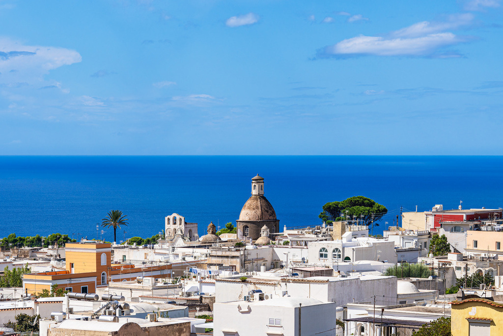Blick über Capri im Golf von Neapel in Italien | Blick über Capri im Golf von Neapel in Italien.