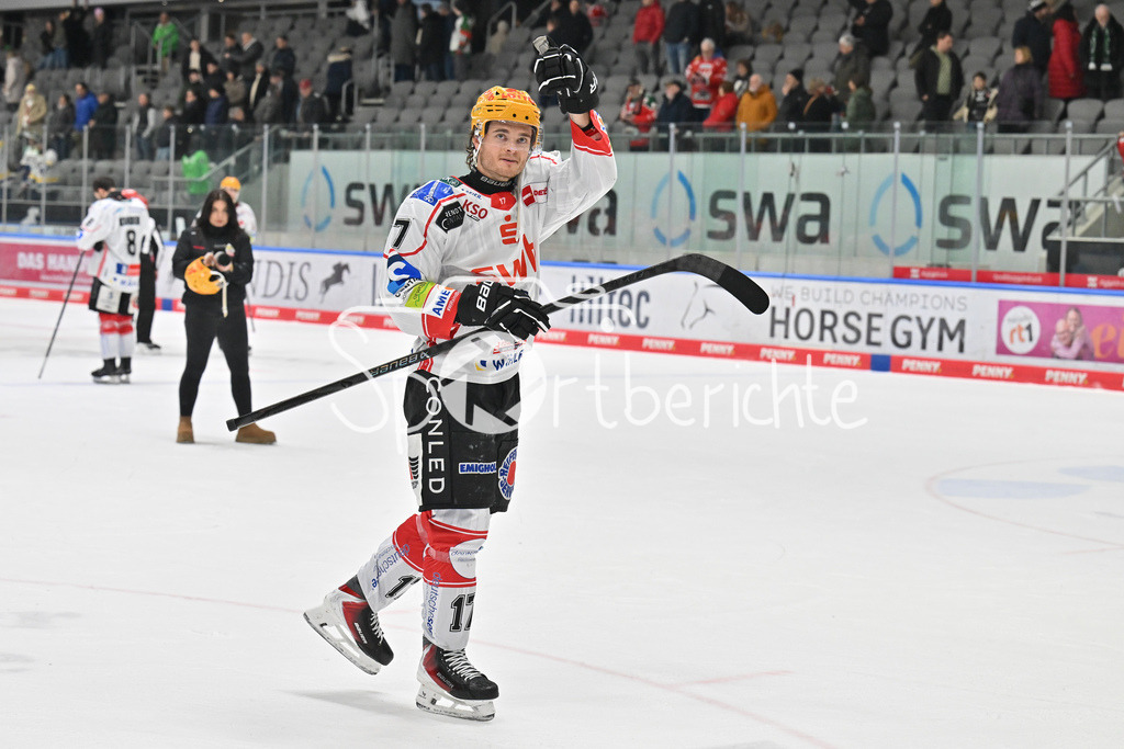 Augsburger Panther - Fischtown Bremerhaven | AUGSBURG, GERMANY - 25. JANUARY: die Spieler der Gäste bedanken bei den mitgereisten Fans nach dem 2-1 Auswärtssieg in Augsburg nach dem Match zwischen den Augsburger Panthern und den Fischtown Pinguins am 43. Spieltag der Penny DEL im Curt Frenzel Stadion  - Ludwig BYSTRÖM (Fischtwon Pinguins 17)