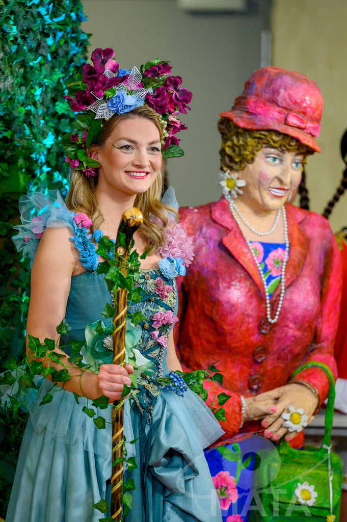 _DWA2163 | Staatsministerin für Gesundheit, Pflege und Prävention Judith Gerlach (CSU) bei der TV-Sendung Fastnacht in Franken 2024. Veitshöchheim, 02.02.2024 Bayern Deutschland - Realisiert mit Pictrs.com