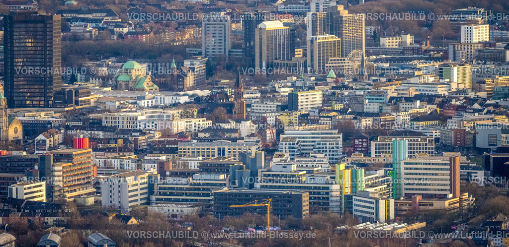 Essen230101386 | Luftbild, City mit evang. Kreuzeskirche, Alte Synagoge und Blick zu Gildehof Hochhäuser, Stadtkern, Essen, Ruhrgebiet, Nordrhein-Westfalen, Deutschland
