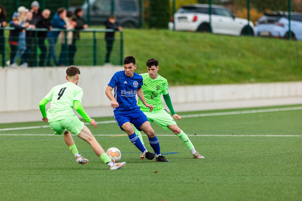 SG Morshausen - FC Karbach II | Sportfotografie Hermann-Josef Stoffel - Realisiert mit Pictrs.com