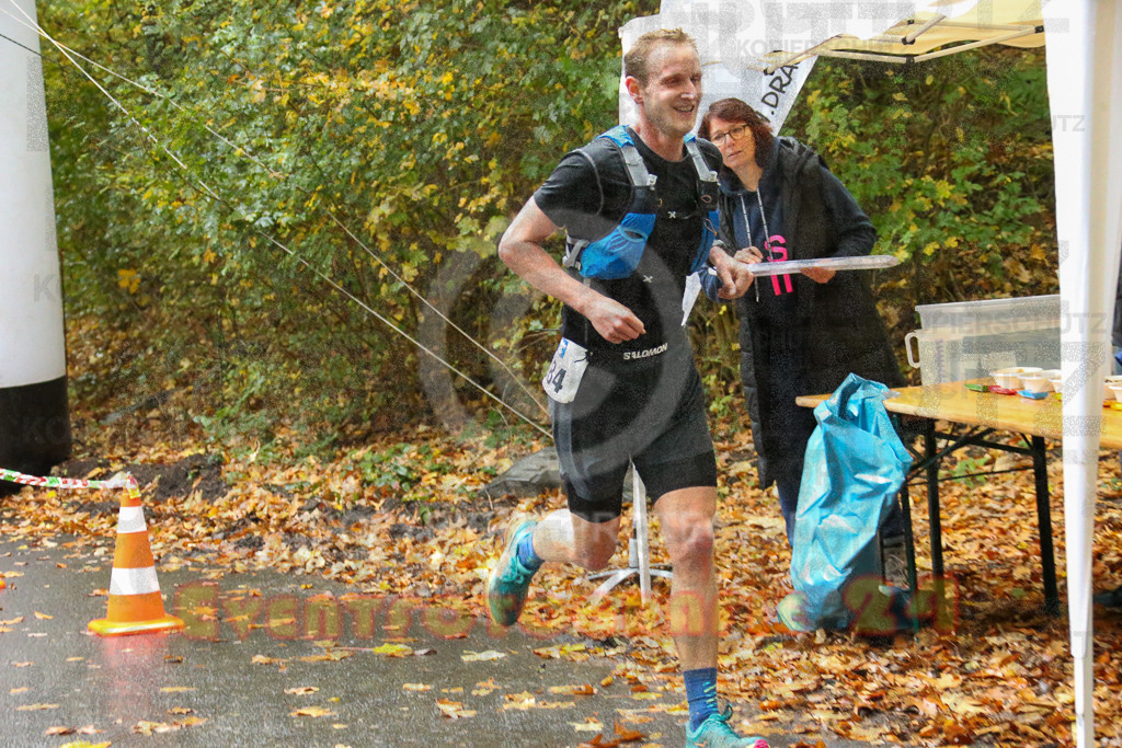 241027_0911_EX1_3261 | Sportfotografie im Rhein-Sieg Kreis, Köln, Bonn, NRW, Rheinland Pfalz, Hessen, etc. Unser Tätigkeitsfeld umfasst den Laufsport vom Volkslauf über den Marathon, Duathlon, Triathon bis zum Ultralauf wie Kölnpfad Ultra oder Schindertrail.