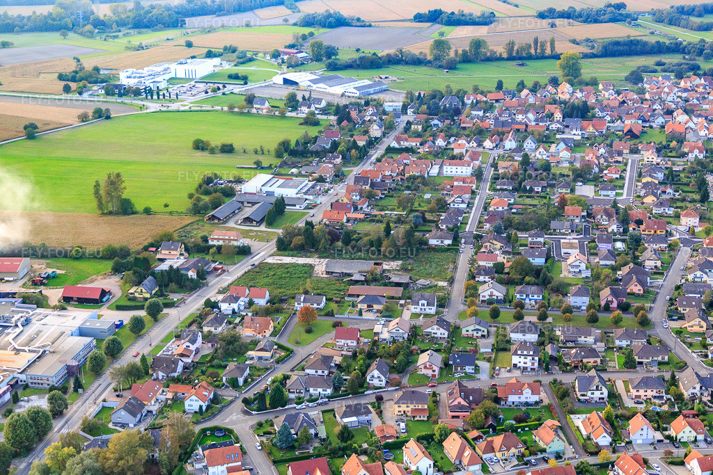 Vue aérienne: Rue des Lilas à Beinheim dans le département Bas Rhin, France – .Photo: IMG_074448.jpg prise le 04/10/2014 par Werner Riehm/FLY-FOTO.eu – Résolution de l'original: 5472 x 3648 px