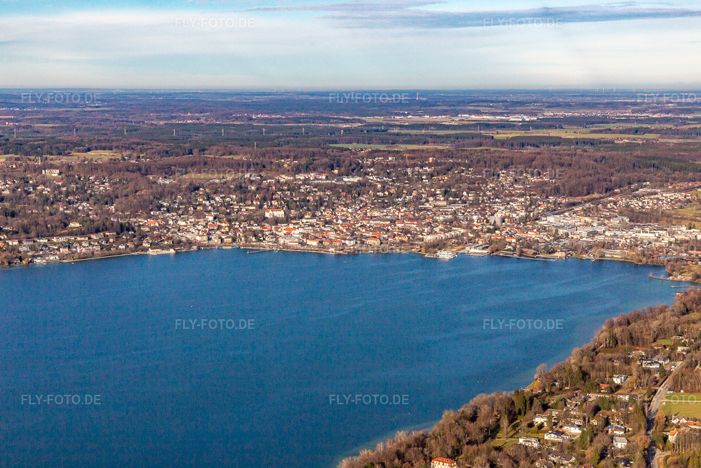 Luftbild: Ortsansicht von Südosten im Ortsteil Percha in Starnberg im Bundesland Bayern in Deutschland. Foto: IMG_139538.jpg vom 27.12.2023 durch Werner Riehm/FLY-FOTO.de