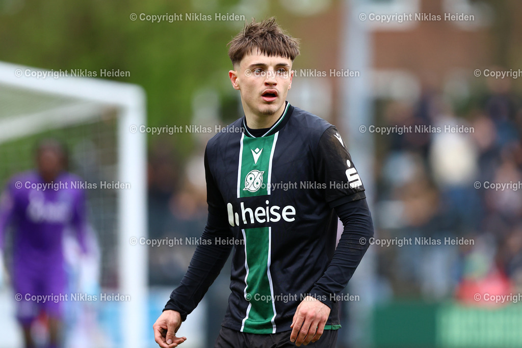 NH_Altona93_Hannover96U23_RegionalligaNord_28032026 | #28 Mark Gevorgyan (Hannover 96 U23)Fußball I Herren I Regionalliga Nord I Saison 2025-2026 I 28. Spieltag I Altona 93 - Hannover 96 U23 I 26.03.2026 I Adolf-Jäger-Kampfbahn