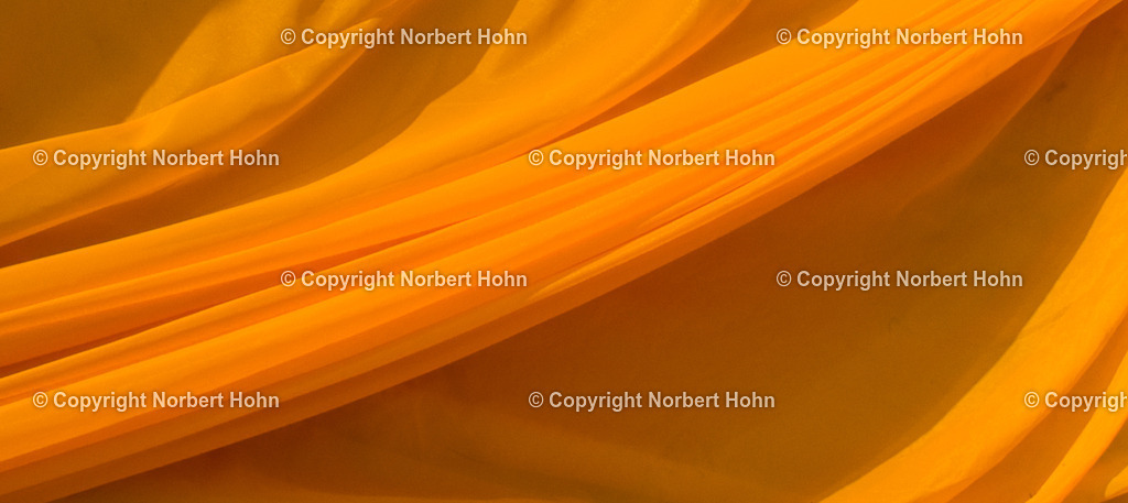 Reisefotografie - Asien - Thailand | Umhang zu Ehren Buddhas an einem thailändischen Tempel. - Realisiert mit Pictrs.com