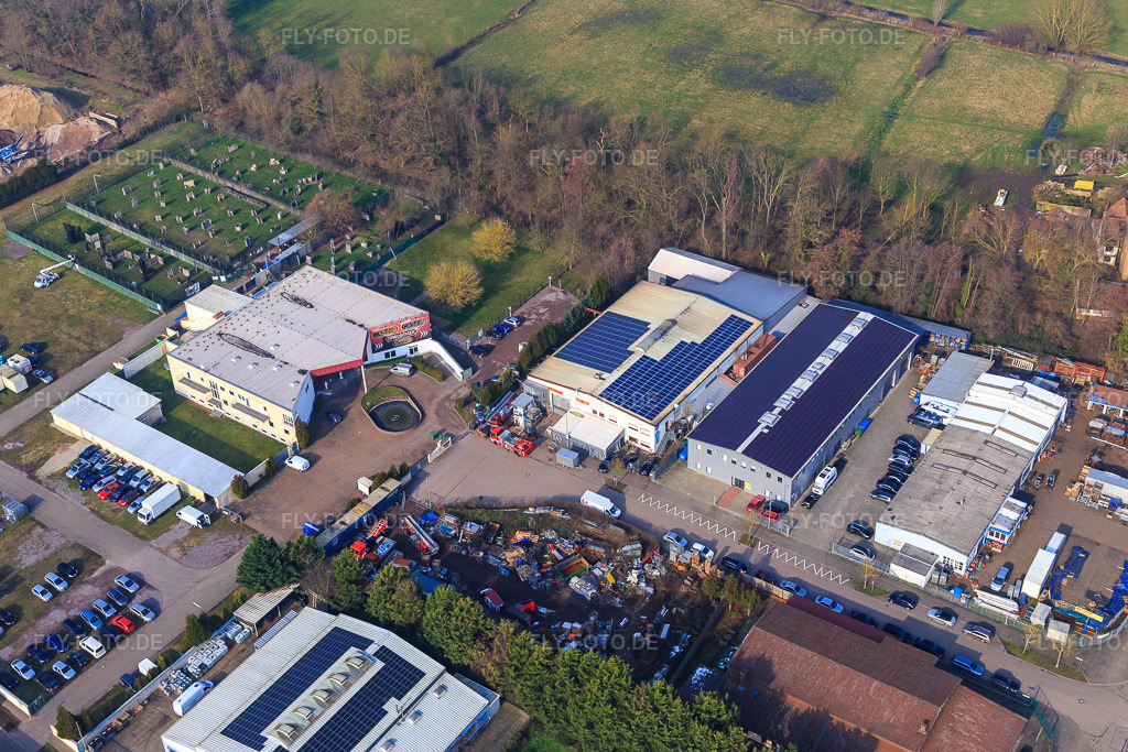 Luftbild: Buschurweg mit Zeich Metallbau GmbH, ArcoSYS Computervertriebs GmbH, Frey Metalltechnik, Inh. Dipl.-Ing. Matthias Frey e.K. und PLAY POINT Spielhalle im Ortsteil Minderslachen in Kandel im Bundesland Rheinland-Pfalz in Deutschland. – Foto: IMG_104702.jpg vom 08.02.2018 durch Werner Riehm/FLY-FOTO.de – Auflösung des Originals: 5472 x 3648 px – PLAY-POINT SPIELHALLE – Zeich Metallbau GmbH – ArcoSYS Computervertriebs GmbH – Frey Metalltechnik / Maschinenbau / Metallbau - Metalltechnik Rheinland-Pfalz