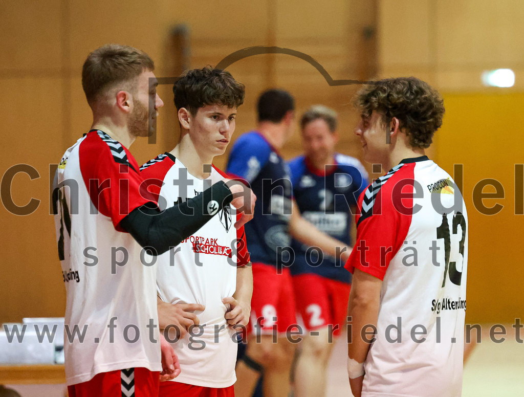 2022-09-24_038_SpVgg_Altenerding_gegen_HSG_Freising-Neufahrn | Erding, Deutschland, 24.09.2022:
Handball, Bezirksoberliga Männer 2022 / 2023, 2. Spieltag, SpVgg Altenerding gegen HSG Freising-Neufahrn, Endergebnis: 18:26

Severin Lößl (SpVgg Altenerding, #21), Jakob Köhler (SpVgg Altenerding, #13)

Foto: Christian Riedel / fotografie-riedel.net