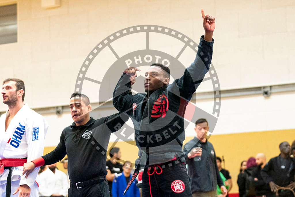 20231118PBB10360 | Fighters compete during the AJP Tour 600 Frankfurt Championship in Frankfurt/Main, Germany, on November 18, 2023.