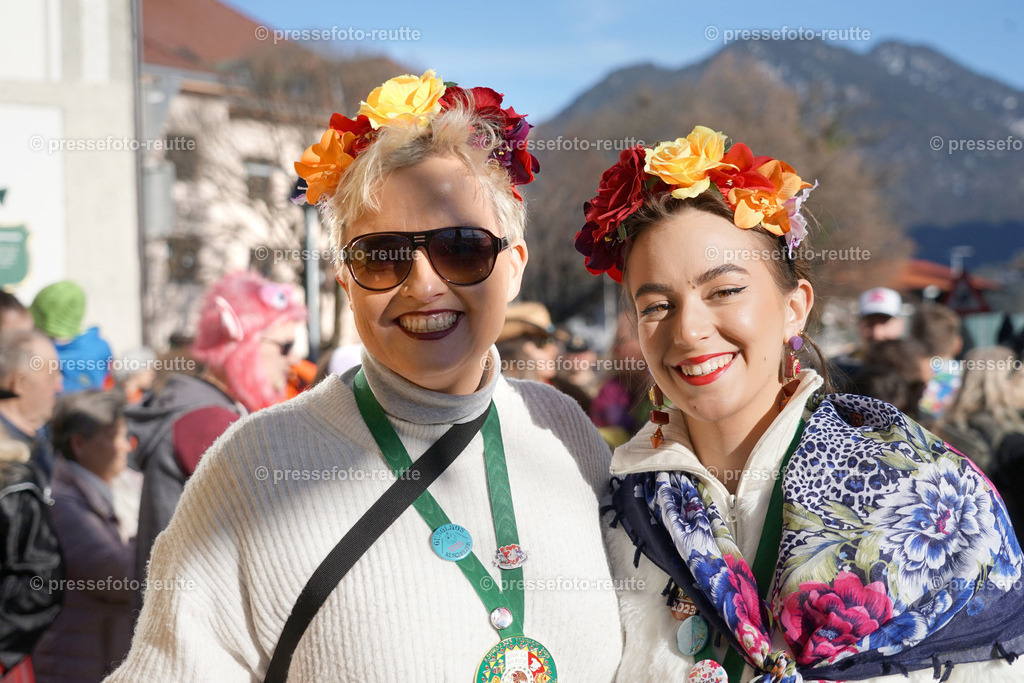 news-2023-Feb16-Unsinniger_Fasching_Reutte-sony-DSC02602 | Info aus dem Bezirk Reutte/Ausserfern Tirol sowie eine umfangreiche Bilddatenbank über die gesamte Region: Lechtal, Talkessel Reutte, Tannheimertal, Zwischentoren. Lech, Plansee, Zugspitze, Grenztunnel, B179, Fernpassstraße, Verkehr, Lawinen, Tradition, - Realisiert mit Pictrs.com