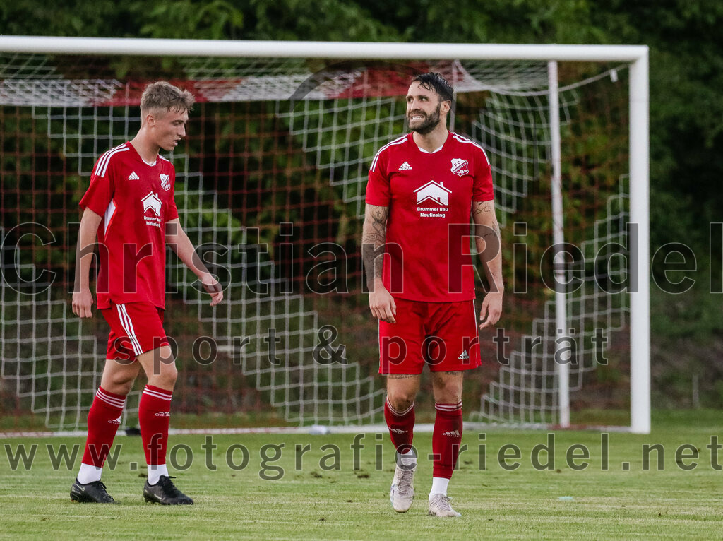 2023-09-07_044_FC_Finsing_gegen_FC_Moosinning_II | Finsing, Deutschland, 07.09.2023:
Fußball, Kreisliga 2023 / 2024, 8. Spieltag, FC Finsing gegen FC Moosinning II, Endergebnis: 3:0

Valentin Bachmeier (FC Finsing, #6), Markus Rickhoff (FC Finsing, #7)

Foto: Christian Riedel / fotografie-riedel.net