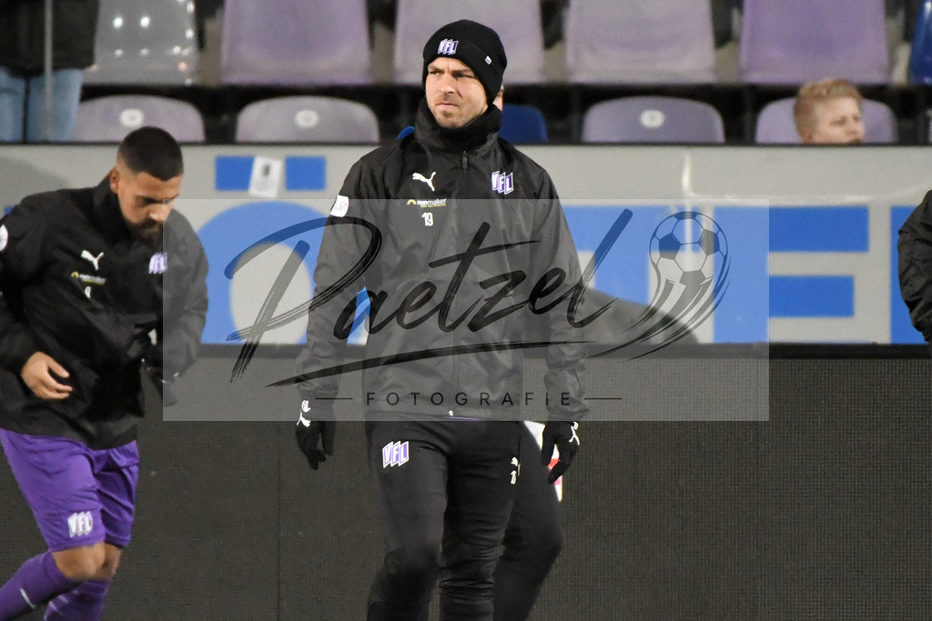 20200129_OSNSVS_0006JPG | Fußball, Herren: Kevin Wolze (VfL Osnabrück) schaut beim Spiel der 2. Bundesliga zwischen VfL Osnabrück vs. SV Sandhausen am 29.01.2020 im Stadion an der Bremer Brücke in Osnabrück, Deutschland.(Foto von Nico Paetzel) - Realisiert mit Pictrs.com