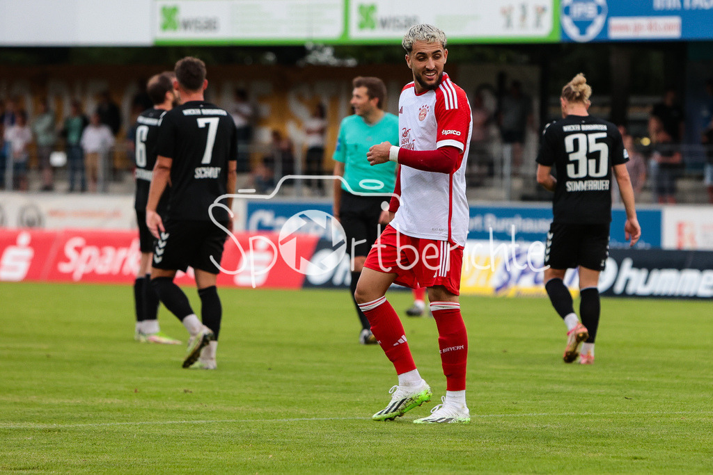 SV Wacker Burghausen - FC Bayern Amateure | Dion BERISHA (FCB #11) in Aktion / Freisteller / Einzelfoto